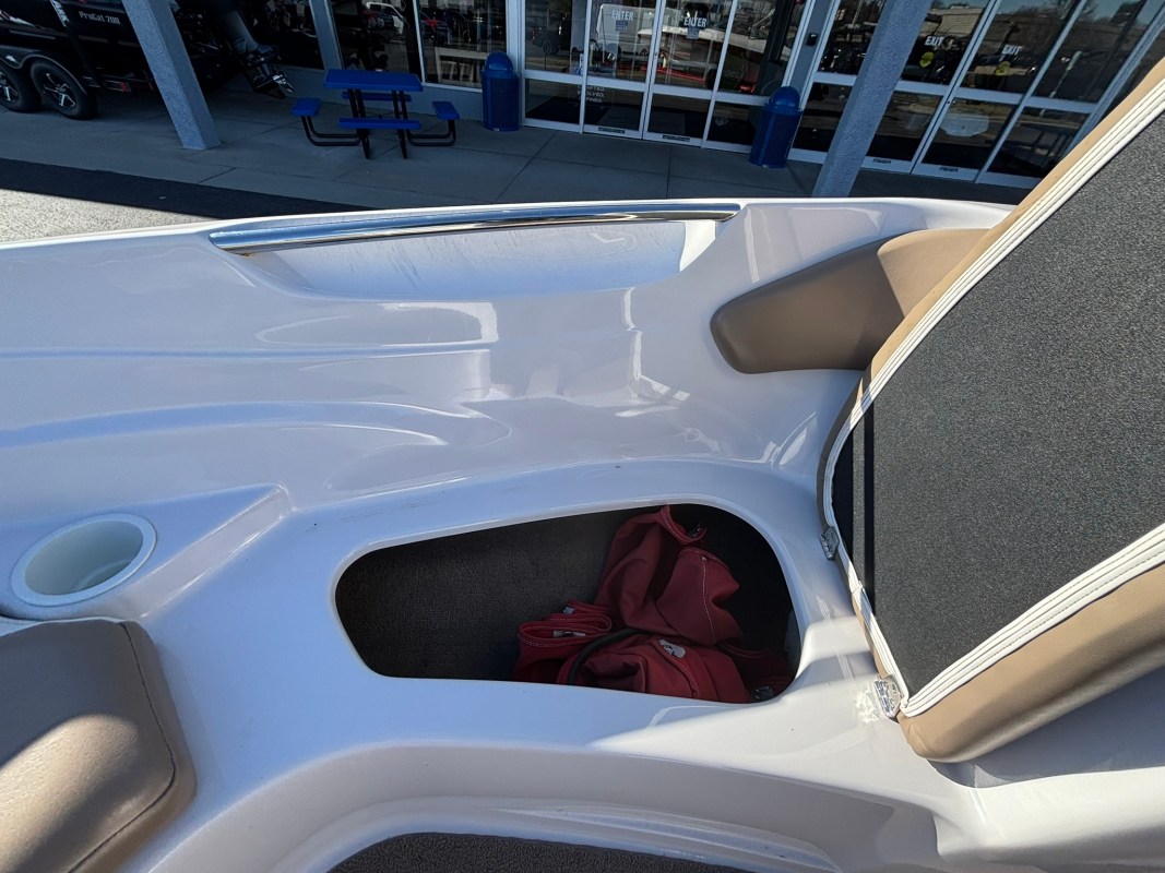 2007 Four Winns 190 Horizon