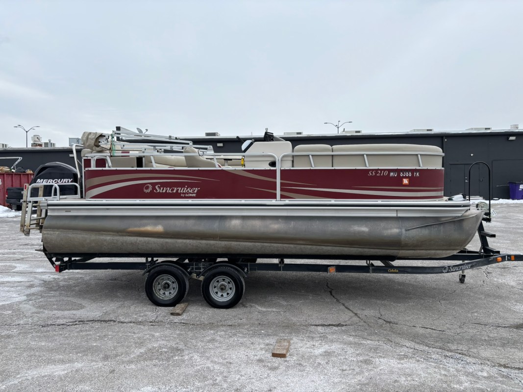 2011 Lowe SS210